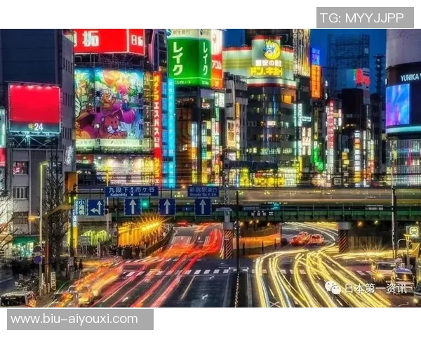 套娃式城市梦魇与光影交错：涩谷大久保建英像下的自我复制之旅